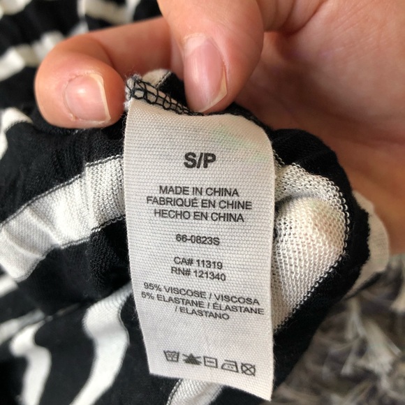 4/$20☀️GARAGE Striped Long Sleeve - Picture 4 of 4